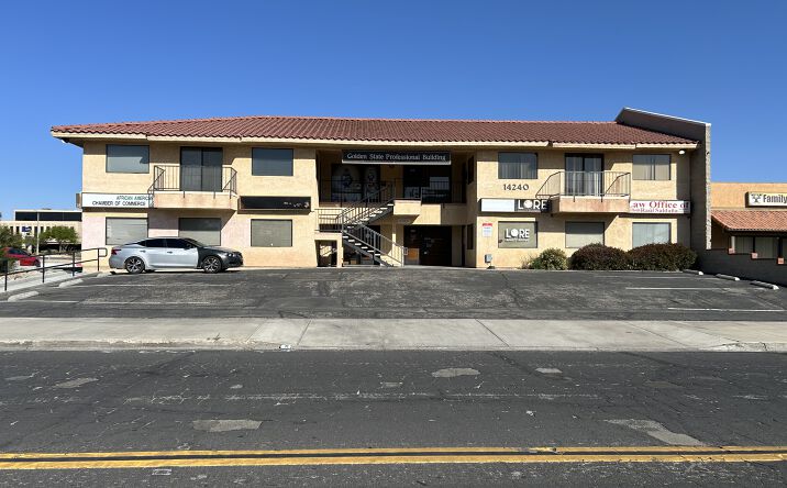 Pictures of Office property located at 14240 St Andrews Dr, Victorville, CA 92395 for sales - image #1