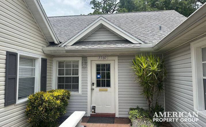 Pictures of Office property located at 7737 Holiday Dr, Sarasota, FL 34231 for sales - image #1