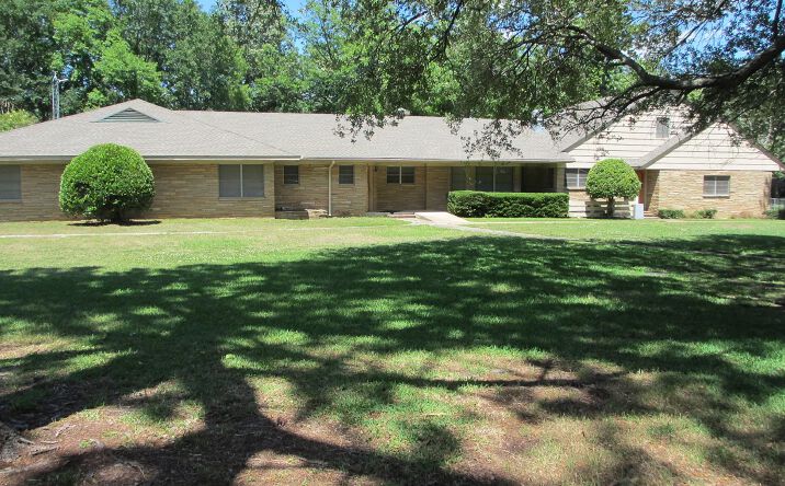 Pictures of Mixed Use, Retail, Special Purpose property located at 1009 Brook Drive, Kilgore, TX 75662 for sales - image #1