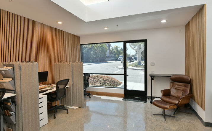 Pictures of Office property located at 627 Aviation Way, Manhattan Beach, CA 90266 for sales - image #1