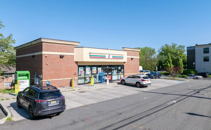 Pictures of Retail property located at 584 Kinderkamack Rd, River Edge, NJ 07661 for sales - image #1