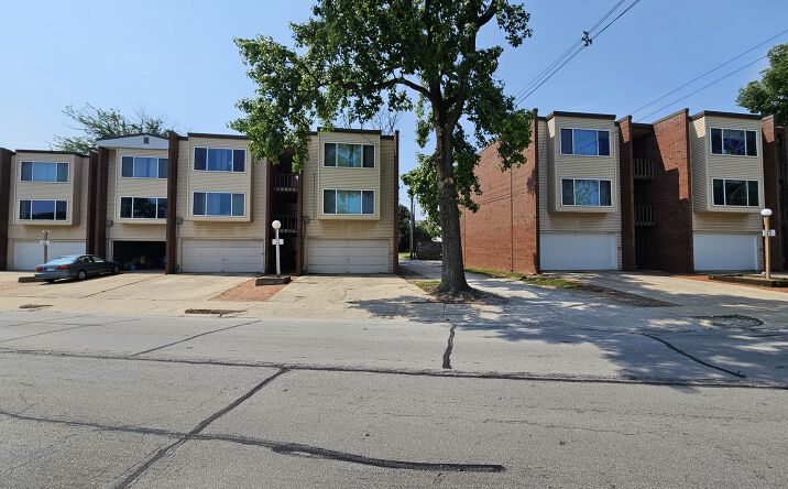 Pictures of Multifamily property located at 111 W Park St, Urbana, IL 61801 for sales - image #1