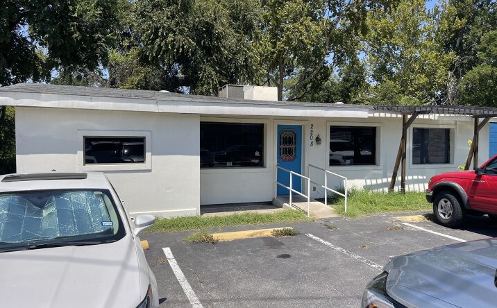 Pictures of Office property located at 2208 W Anderson Lane, Austin, TX 78757 for sales - image #1