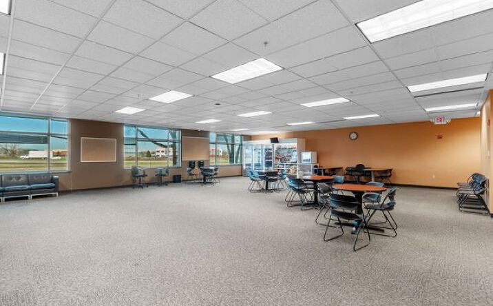 Pictures of Office property located at 111 Corporate Office Dr, Earth City, MO 63045 for sales - image #1