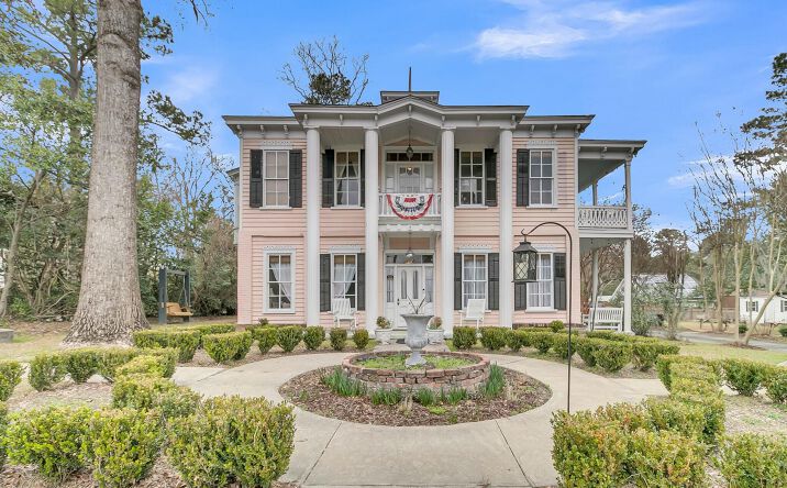 Pictures of Mixed Use, Office, Retail property located at 301 E E Richardson Avenue Avenue, Summerville, SC 29483 for sales - image #1