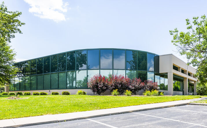 Pictures of Office property located at 1251 Kemper Meadow Dr, Cincinnati, OH 45240 for sales - image #1