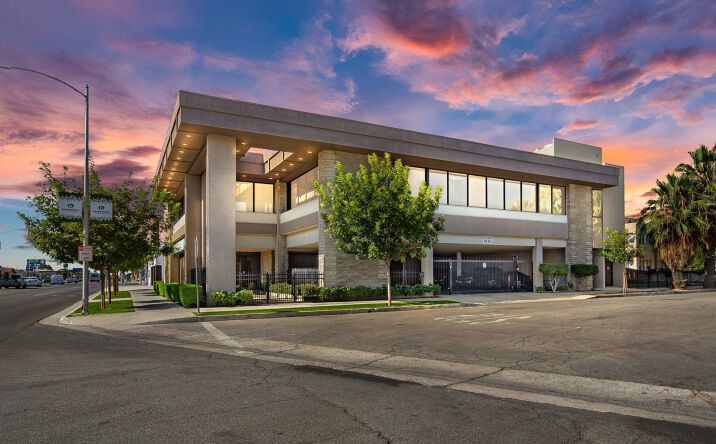 Pictures of Office property located at 1227 Chester Ave, Bakersfield, CA 93301 for sales - image #1