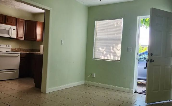 Pictures of Multifamily, Mixed Use property located at 1246-1248 17th Pl, Vero Beach, FL 32960 for sales - image #1