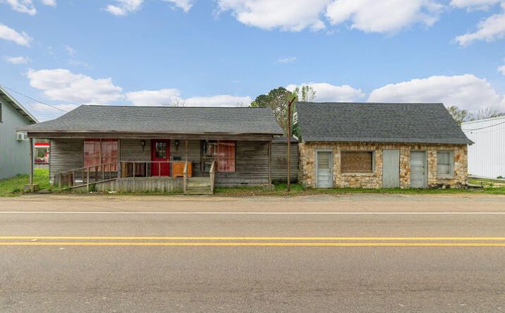 Pictures of Retail, Office, Mixed Use property located at 1629 Simpson Hwy 149, Mendenhall, MS 39114 for sales - image #1