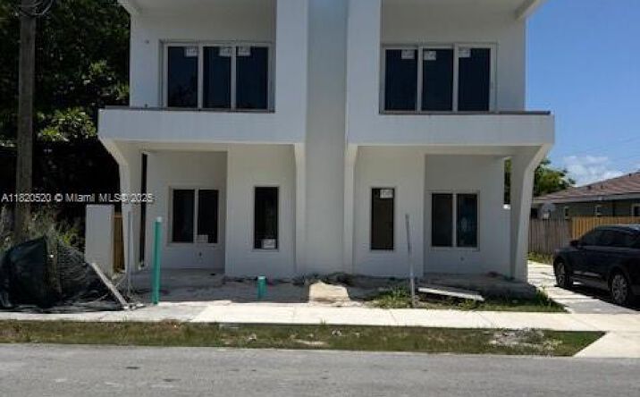 Pictures of Multifamily property located at 10290 SW 174th Ter, Miami, FL 33157 for sales - image #1