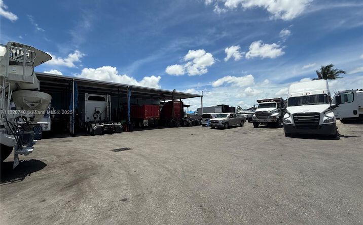 Pictures of Business for Sale, Industrial property located at 9008 NW 119th St Suite D, Hialeah Gardens, FL 33018 for sales - image #1