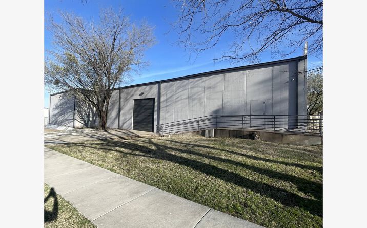 Pictures of Industrial property located at 1625 E Easton St, Tulsa, OK 74120 for sales - image #1