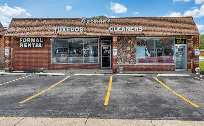 Pictures of Retail property located at 17702 Oak Park Ave, Tinley Park, IL 60477 for sales - image #1