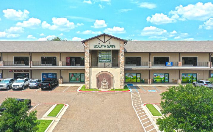 Pictures of Retail, Land property located at 2110 Lomas Del Sur Boulevard, Laredo, TX 78046 for sales - image #1