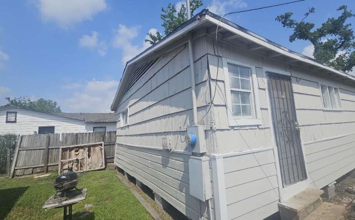 Pictures of Multifamily property located at 6909 Kittridge Street, Houston, TX 77028 for sales - image #1