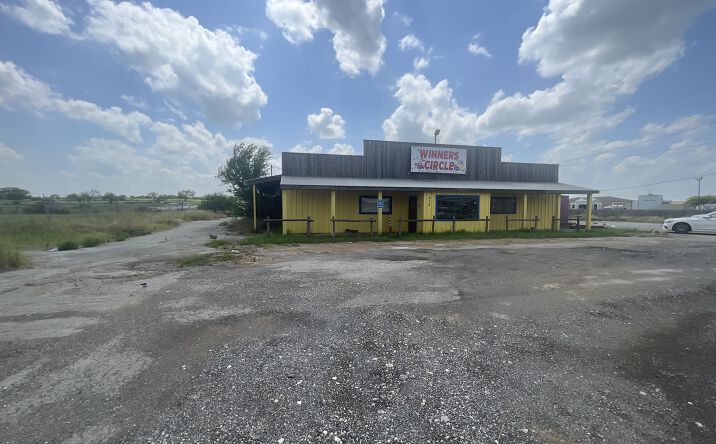 Pictures of Retail property located at 312 S Sunset Strip St, Kenedy, TX 78119 for sales - image #1