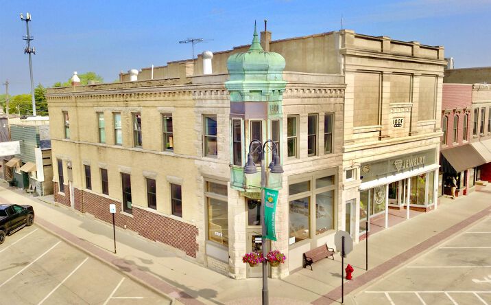 Pictures of Special Purpose property located at 901 Main Street, Grinnell, IA 50112 for sales - image #1