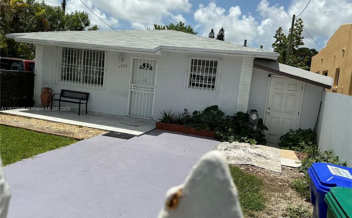 Pictures of Multifamily property located at 1924 NW 35th St, Miami, FL 33142 for sales - image #1