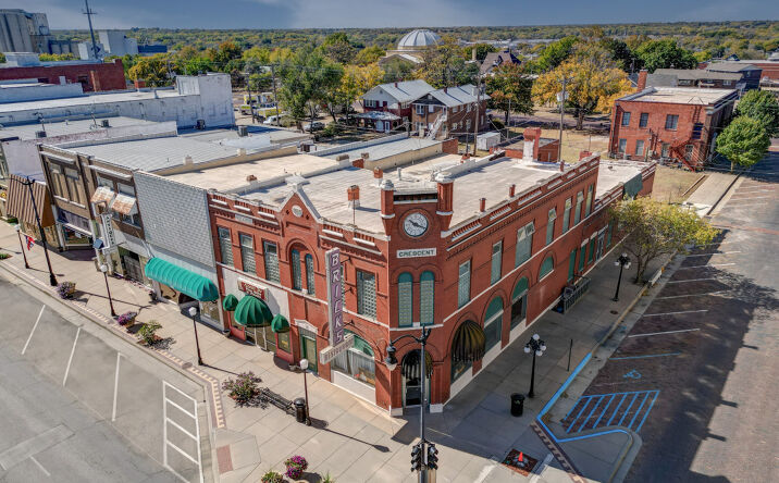 Pictures of Mixed Use, Retail property located at 301 S Summit, Arkansas City, KS 67005 for sales - image #1