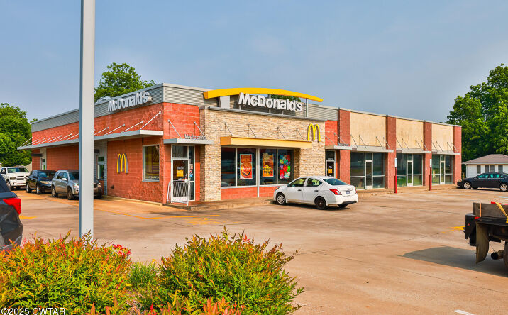 Pictures of Retail, Industrial property located at 1907 N Meridian Street, Greenfield, TN 38230 for sales - image #1