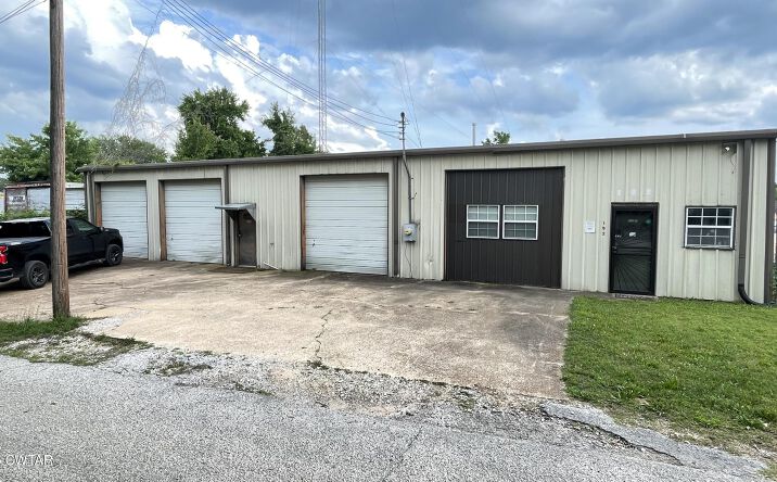 Pictures of Retail property located at 192 Gill Street, Jackson, TN 38301 for sales - image #1