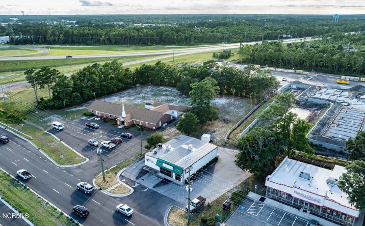 Pictures of Retail property located at 7015 Market St, Wilmington, NC 28411 for sales - image #1