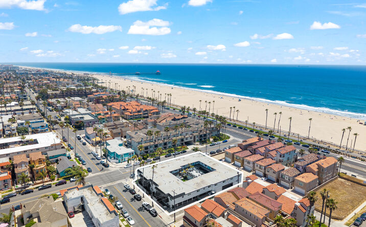 Pictures of Multifamily property located at 125 16th St, Huntington Beach, CA 92648 for sales - image #1