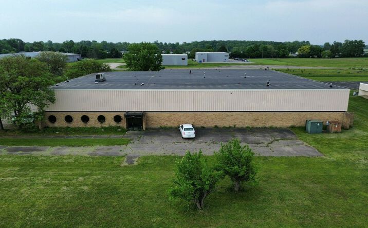 Pictures of Office, Industrial property located at 3027 Airpark Dr N, Flint, MI 48507 for sales - image #1