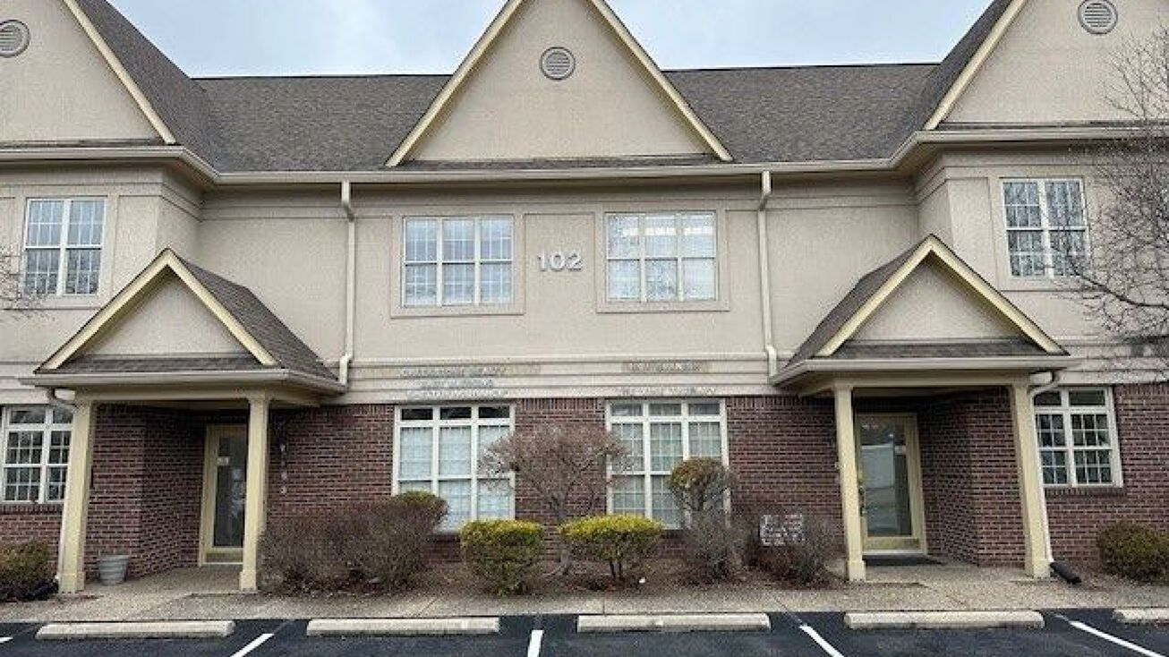 102 Daventry Lane, Louisville, KY 40223