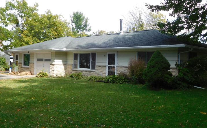 image of property at 490 BAYVIEW COURT Green Lake WI 54941