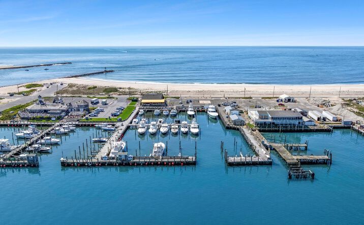 Pictures of Business for Sale, Retail property located at 369 dune Road, Southampton, NY 11946 for sales - image #1