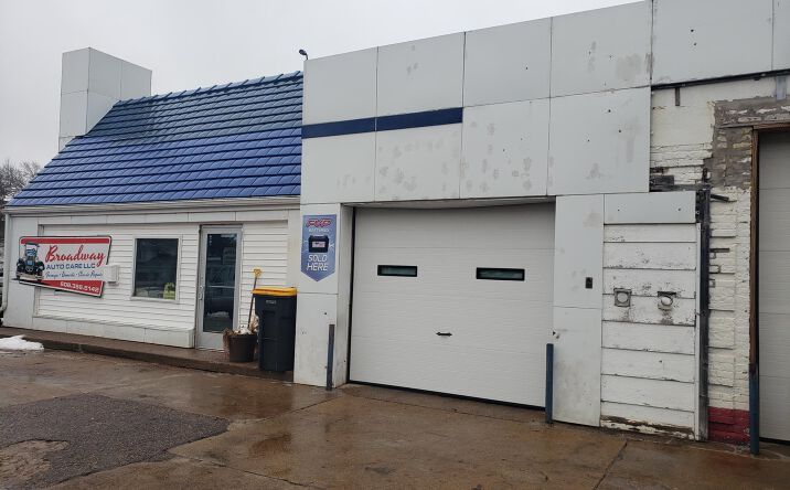 Pictures of Retail property located at 620 Broadway, Baraboo, WI 53913 for sales - image #1