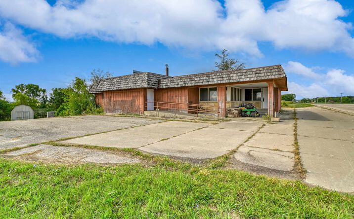 Pictures of Retail property located at W6315 US Highway 18, Jefferson, WI 53549 for sales - image #1