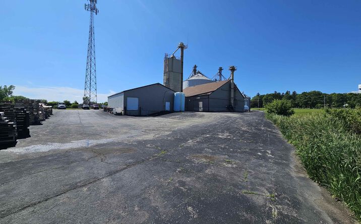 Pictures of Retail, Office, Industrial property located at 1112 Sumner, Hartford, WI 53027 for sales - image #1
