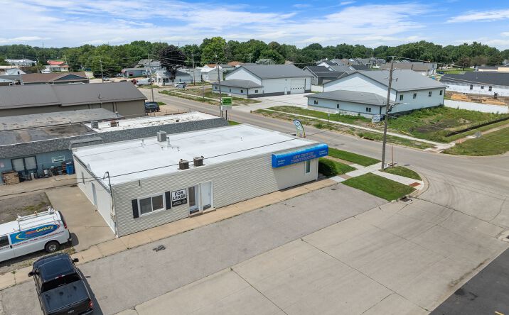 Pictures of Mixed Use, Office, Retail property located at 2103 Falls Ave, Waterloo, IA 50701 for sales - image #1