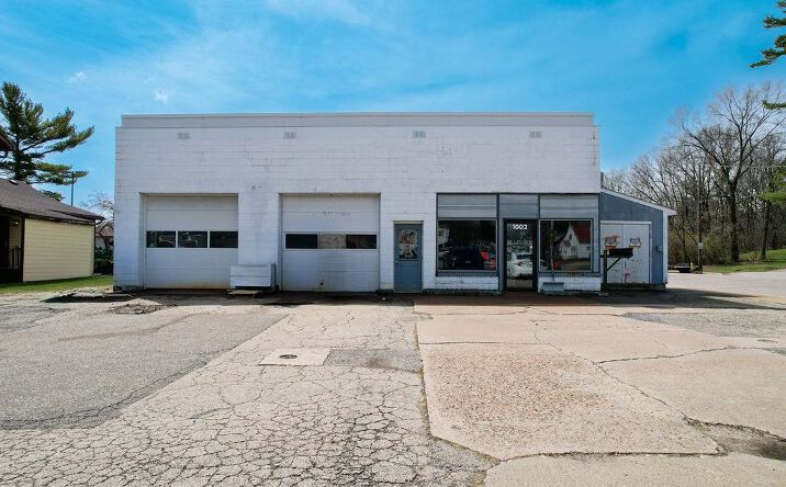 Pictures of Retail, Office, Industrial property located at 1002 E Main St, Reedsburg, WI 53959 for sales - image #1