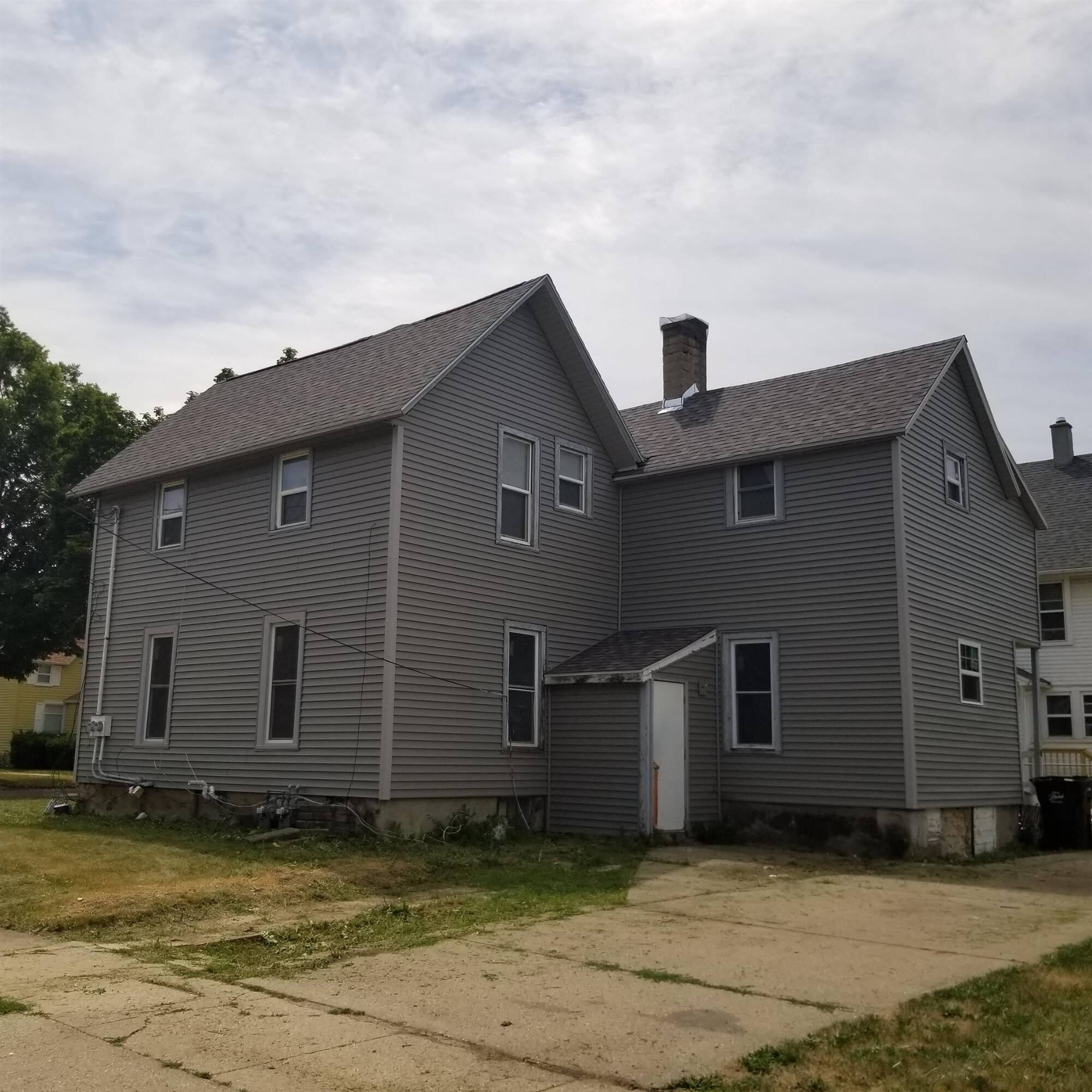 958 Elm St