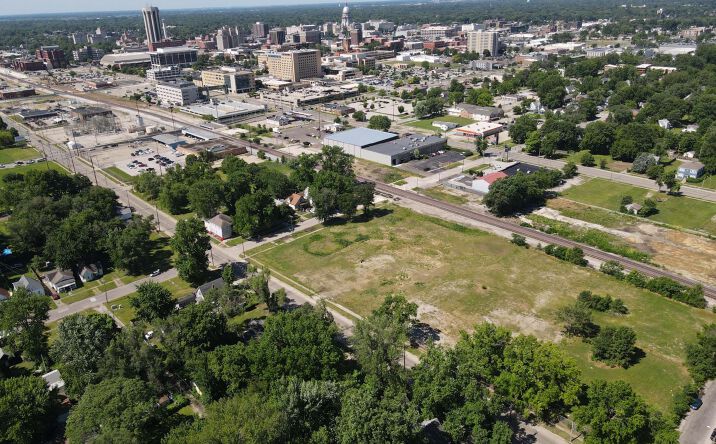 Pictures of Land, Self Storage property located at 815 N 11th St, Springfield, IL 62702 for sales - image #1
