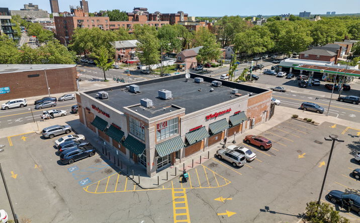 Pictures of Retail property located at 73-15 Kissena Blvd, Queens, NY 11367 for sales - image #1