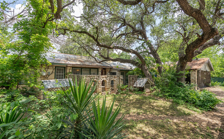 Pictures of Land, Mixed Use, Retail property located at 112 Grange St., Liberty Hill, TX 78642 for sales - image #1