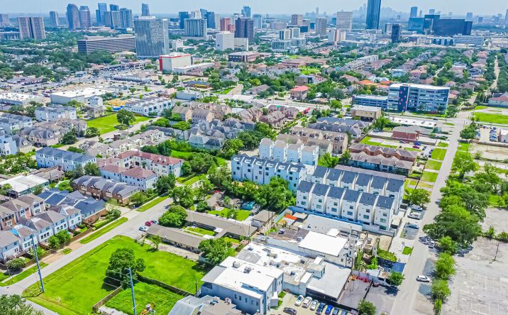 Pictures of Land property located at 3003 Bering Dr, Houston, TX 77057 for sales - image #1