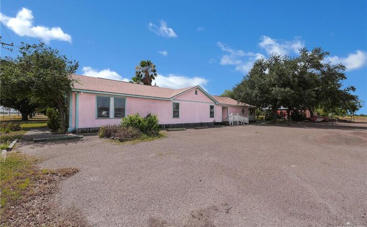 Pictures of Office property located at 1420 Expressway 83 Highway, Penitas, TX 78576 for sales - image #1