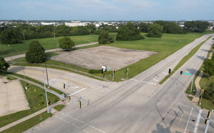 Pictures of Land, Retail property located at 1905 N Neil St, Champaign, IL 61820 for sales - image #1