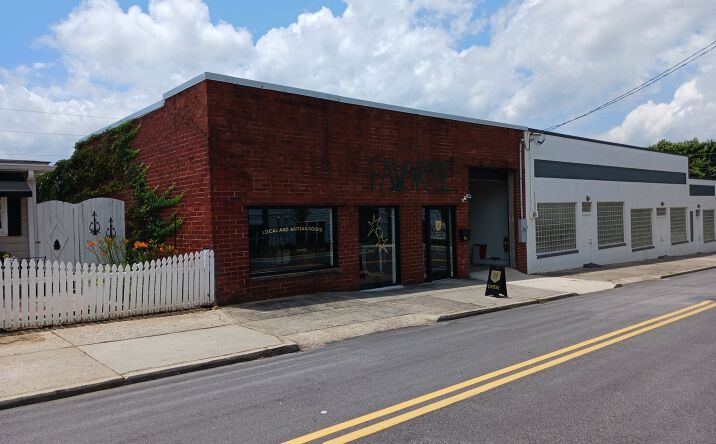 Pictures of Retail property located at 624 Grove Street, Gainesville, GA 30501 for sales - image #1
