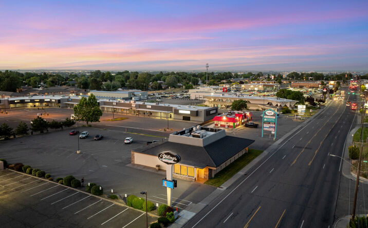 Pictures of Retail property located at 3200 W Clearwater Ave, Kennewick, WA 99336 for sales - image #1