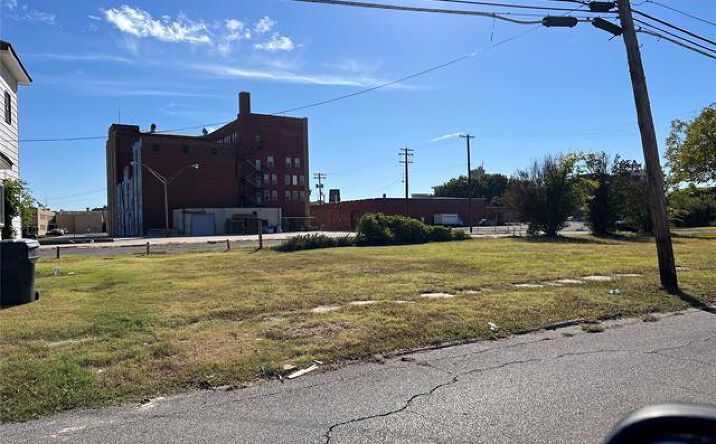 Pictures of Land property located at 2nd and A NW, Ardmore, OK 73401 for sales - image #1