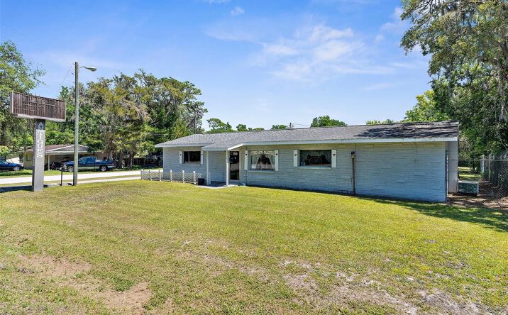Pictures of Retail property located at 1340 Howell Ave, Brooksville, FL 34601 for sales - image #1