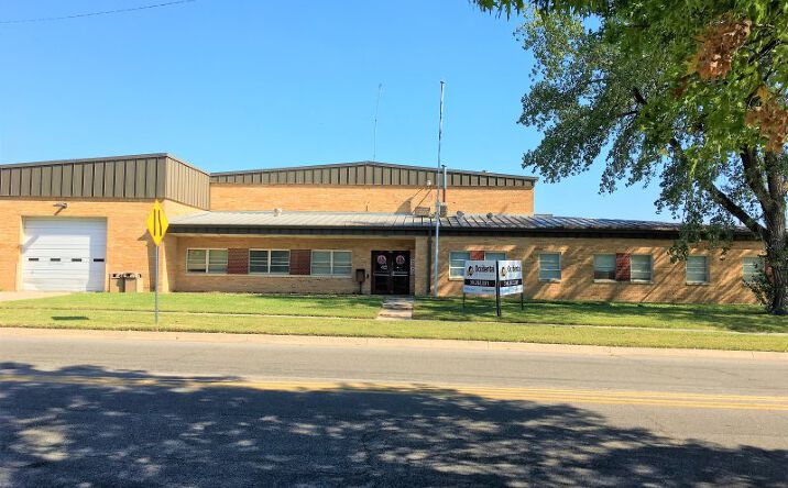 Pictures of Office, Industrial, Land property located at 620 N Edgemoor St, Wichita, KS 67208 for comps - image #1
