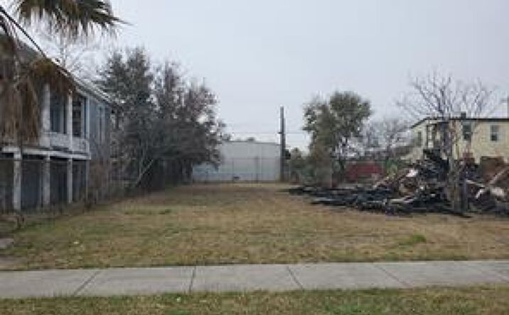 Pictures of Land property located at 2710 Avenue K, Galveston, TX 77550 for sales - image #1