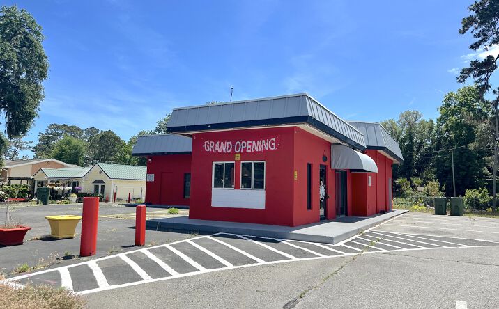 Pictures of Retail property located at 609 E Montgomery Cross Road, Savannah, GA 31406 for sales - image #1
